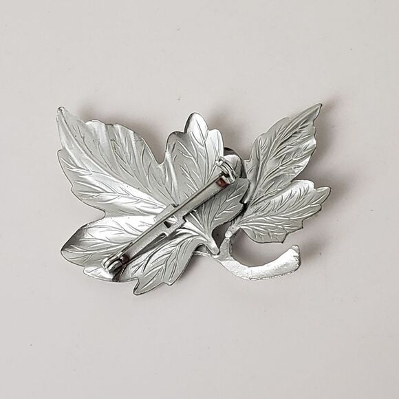 SILVER-TONE MAPLE LEAVES Brooch Pin - Picture 5 of 5